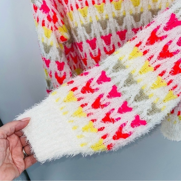 American Rag Crew Fuzzy Soft White Eyelash Tan Neon Pink Orange Yellow Sweater - Picture 4 of 8